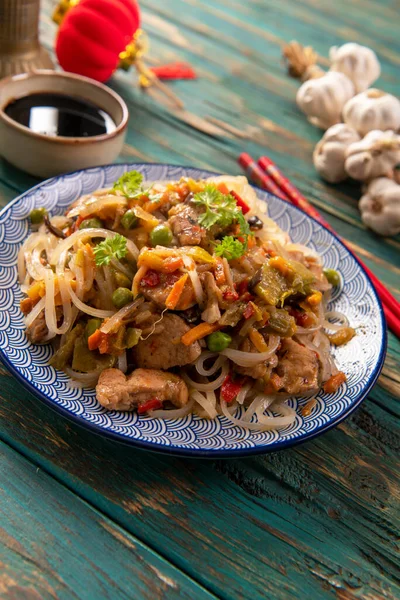 Chinese Noodles Vegetables Chicken — Stock Photo, Image