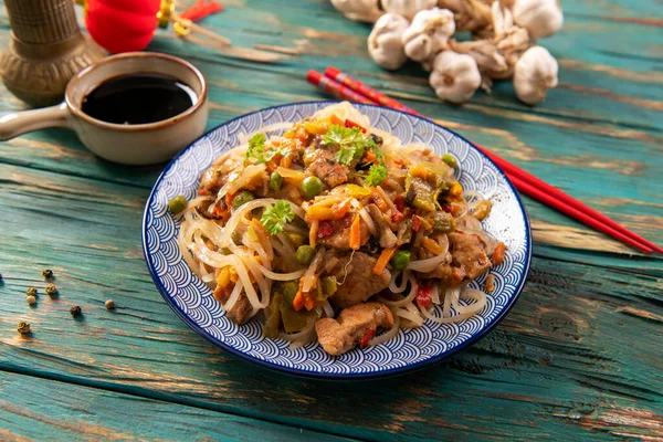 Chinese Noodles Vegetables Chicken — Stock Photo, Image