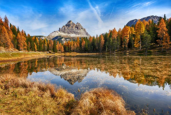 イタリアのドロマイトの秋 Lago Antorno — ストック写真