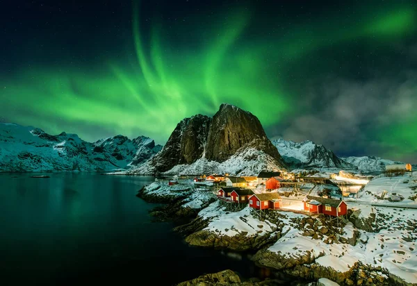 Aurora Borealis Über Hamnoy Norwegen — Stockfoto