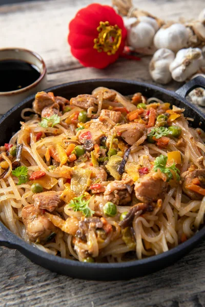 Chinese Noodles Vegetables Chicken — Stock Photo, Image