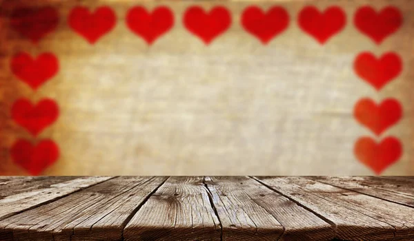 空荡荡的木制桌子背景 背景为情人节主题 — 图库照片