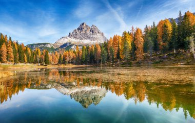 İtalyan dolomitlerinde sonbahar - lago antorno
