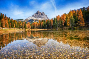 İtalyan dolomitlerinde sonbahar - lago antorno