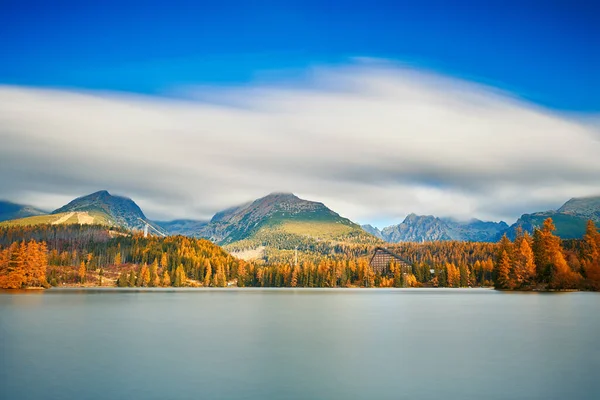 スロバキアのタトラ山脈のStrbsky Plesoの秋の風景 — ストック写真