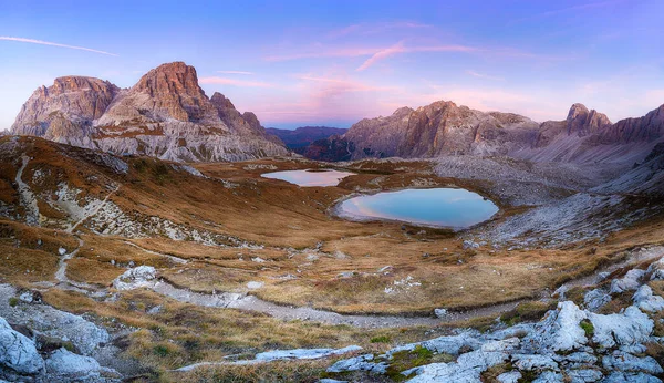 Gorgeous Pink Rocky Mountain Landscape Scenery Lake Middle Sunset Blue — Stock Photo, Image