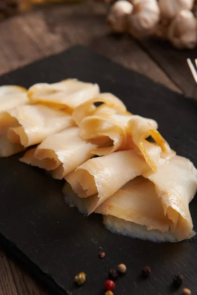 Deliziose Fette Halibut Affumicato Vicino — Foto Stock