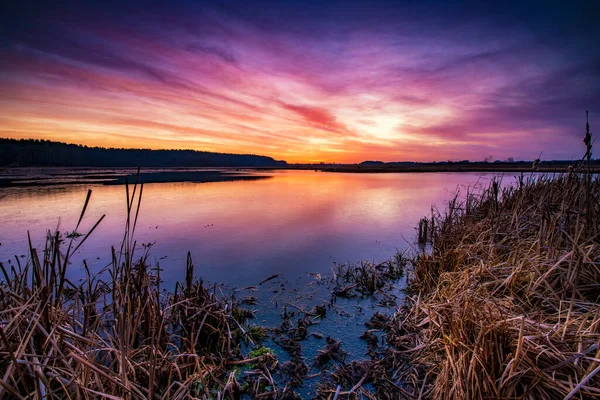 Krásný Východ Slunce Nad Břehy Jezera — Stock fotografie