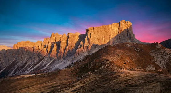 Hermoso Paisaje Montañas Durante Puesta Del Sol Panorama — Foto de Stock