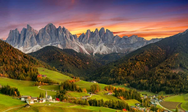 Talyan Dolomitlerinin Güzel Manzarası Santa Maddalena — Stok fotoğraf