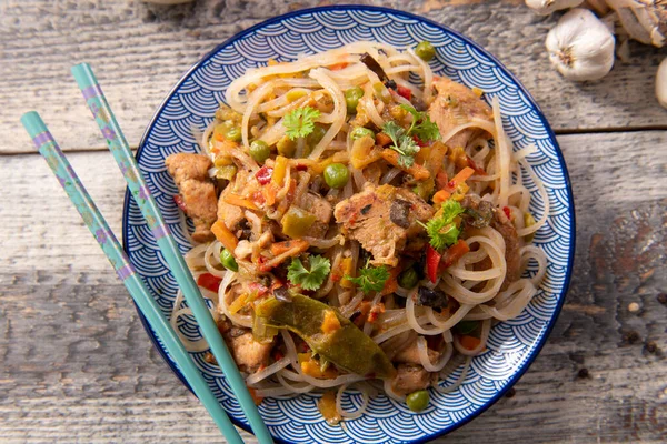 Chinese Noodles Vegetables Chicken — Stock Photo, Image