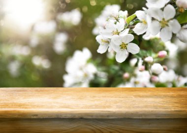 Eski boş tahta masa arkaplanı