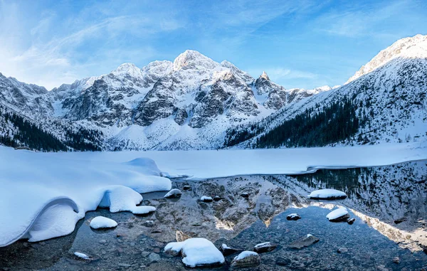 冬季美丽的群山全景 — 图库照片