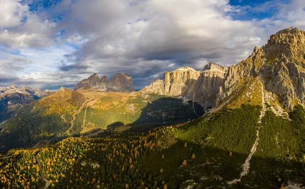 Bellissimo Paesaggio Montagne Durante Autunno — Foto Stock