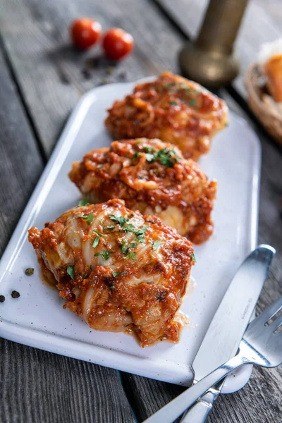 Studerade Kålrullar Tomatsås — Stockfoto