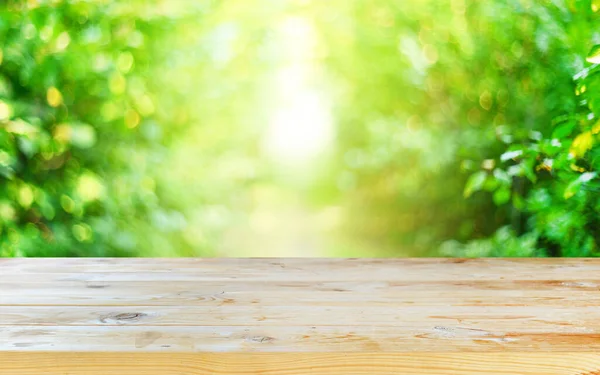 Bahar arkaplanı olan boş tahta masa arkaplanı