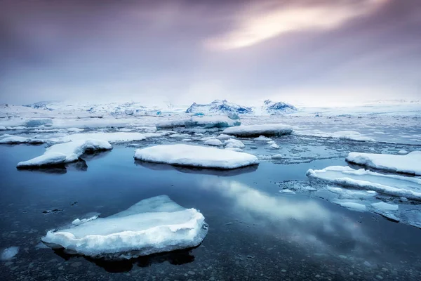 İzlanda 'daki ünlü Jokulsarlon Körfezi