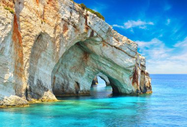 Zakynthos adasındaki mavi mağaralar - Yunanistan