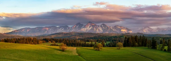 Prachtige Lente Zonsondergang Bij Tatra Gebergte Polen Panorama — Stockfoto