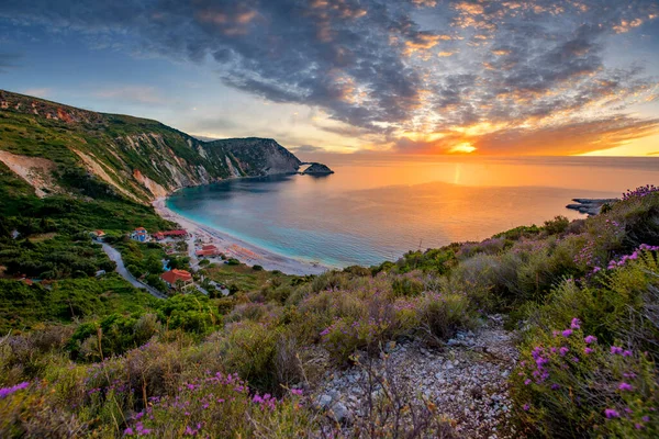 Hermosa Puesta Sol Sobre Mar Mediterráneo Grecia Playa Petani Isla —  Fotos de Stock