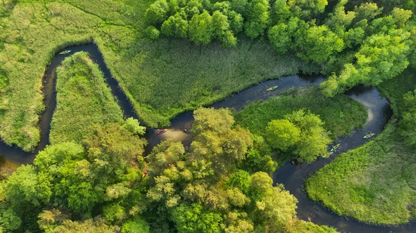 Drónfelvétel Natuális Folyóról Nyáron Kenuzó Népekkel — Stock Fotó