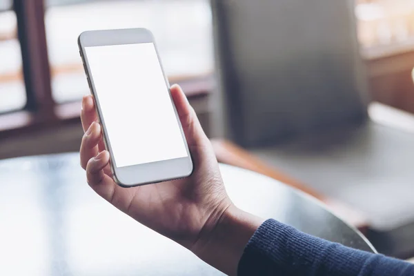 Imagen Burlona Mano Sosteniendo Teléfono Móvil Blanco Con Pantalla Blanco —  Fotos de Stock