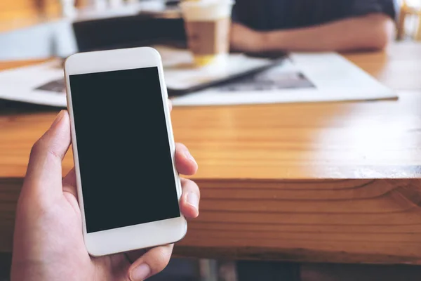 Attrappe Eines Mannes Der Ein Weißes Mobiltelefon Mit Leerem Schwarzen — Stockfoto