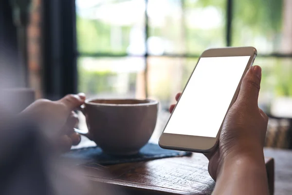 Imagen Burlona Mano Sosteniendo Teléfono Móvil Blanco Con Pantalla Blanco — Foto de Stock