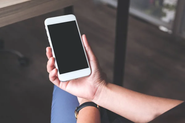 Imagem Mockup Das Mãos Mulher Segurando Telefone Celular Branco Com — Fotografia de Stock