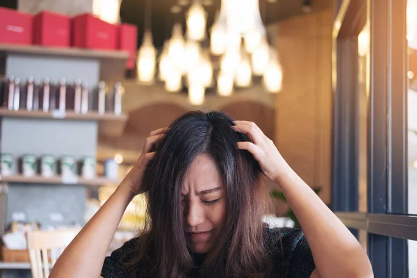 Image Rapprochée Une Femme Asiatique Fermez Les Yeux Sentant Colère — Photo