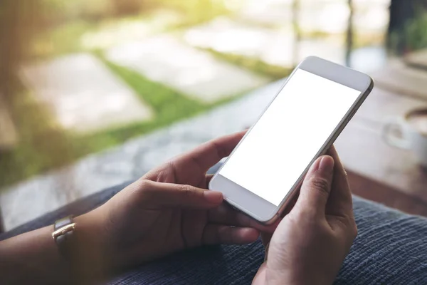 Mockup Bild Der Hände Der Frau Hält Mobiltelefon Mit Weißen — Stockfoto