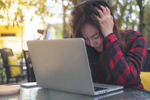 Image Rapprochée Une Femme Affaires Asiatique Avec Sentiment Stress Fatigue — Photo