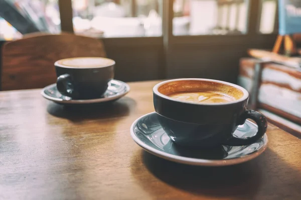 2杯のホット コーヒーのイメージを閉じます — ストック写真