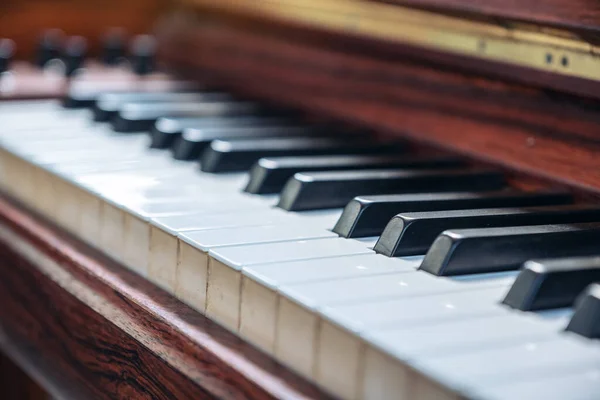 Imagen Primer Plano Piano Cola Madera Vintage —  Fotos de Stock