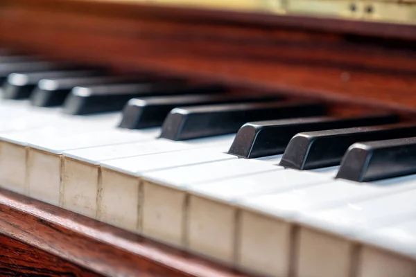 Imagen Primer Plano Piano Cola Madera Vintage — Foto de Stock