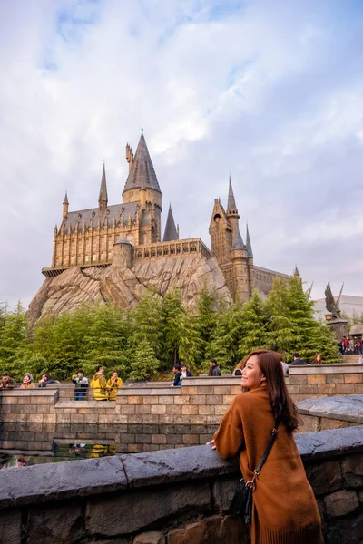 December 2Nd 2018 Beautiful Asian Woman Harry Potter Castle Universal — Stock Photo, Image