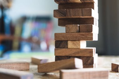 Tumble kulesi ahşap blok oyununun yakın plan görüntüsü