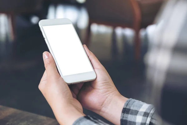 Imagen Burlona Manos Sosteniendo Teléfono Móvil Blanco Con Pantalla Blanco — Foto de Stock