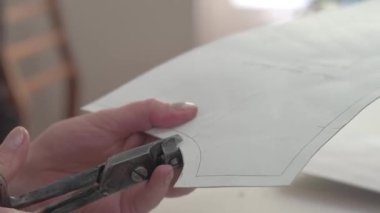 İşe bir dikiş fabrikası, modern dikiş makinesi, dikiş fabrikası, elbise, pantolon, Etek, kazak, terzi iş yerinde çekim T-shirt, dikiş malzemesi, moda sanayi