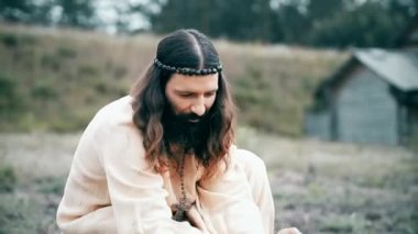 Eski bir Slav pagan şehir inşa ahşap, bir tarihi film, eski ahşap kiliseler ve evler için mükemmel sahne, bir Ortodoks çapraz, yaz saati, hiçbir insan çerçevesinde, eski Kiev