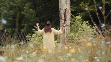 Eski bir Slav pagan şehir inşa ahşap, bir tarihi film, eski ahşap kiliseler ve evler için mükemmel sahne, bir Ortodoks çapraz, yaz saati, hiçbir insan çerçevesinde, eski Kiev
