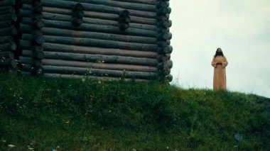 Eski bir Slav pagan şehir inşa ahşap, bir tarihi film, eski ahşap kiliseler ve evler için mükemmel sahne, bir Ortodoks çapraz, yaz saati, hiçbir insan çerçevesinde, eski Kiev