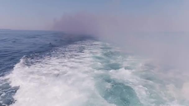 乌克兰和俄罗斯冲突的领土 "黑色和阿佐夫海", 在发射乌克兰船只的水域, 俄罗斯与乌克兰的战争, 在克里米亚附近拍摄大海, 天气晴朗 — 图库视频影像