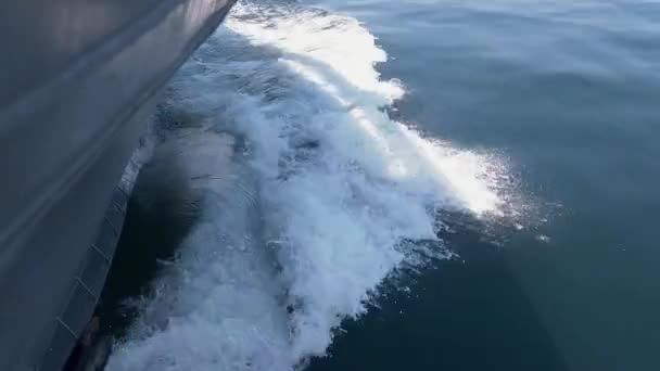 黒とアゾフ海 ウクライナ ロシアに水発射ウクライナ船 ウクライナ クリミア自治共和国 近くの海を撮影とロシアの戦争の競合の領域をオフに日当たりの良い天気 — ストック動画