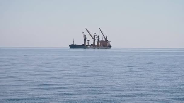 Black and Azov Sea, the territory of the conflict of Ukraine and Russia, the waters in which fired Ukrainian ships, the war of Russia with Ukraine, shooting the sea near Crimea, clear sunny weather — Stock Footage Black and Azov Sea, the territory of the conflict of Ukraine and Russia, the waters in which fired Ukrainian ships, the war of Russia with Ukraine, shooting the sea near Crimea, clear sunny weather Royalty Free Stock Footage