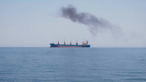 Black and Azov Sea, the territory of the conflict of Ukraine and Russia, the waters in which fired Ukrainian ships, the war of Russia with Ukraine, shooting the sea near Crimea, clear sunny weather — Stock Footage Black and Azov Sea, the territory of the conflict of Ukraine and Russia, the waters in which fired Ukrainian ships, the war of Russia with Ukraine, shooting the sea near Crimea, clear sunny weather Stock Video