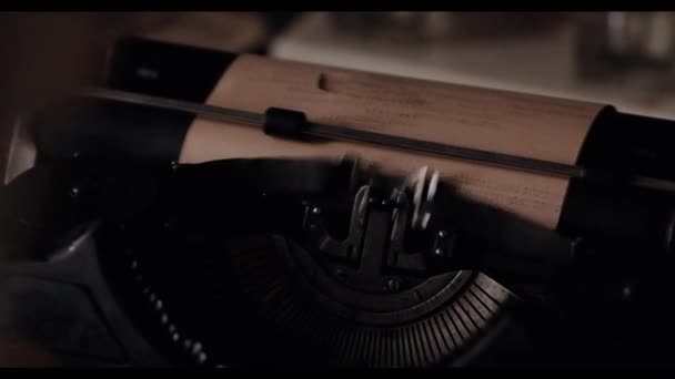 The hands of an old man are typing on an old typewriter, a writers antique instrument, a poet or a writer composing a printed work, an old furnishings, beginning of the 20th century, handwriting — Stock Video