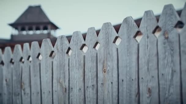 An ancient Slavic pagan city built of wood, excellent scenery for a historical film, old wooden churches and houses, an orthodox cross, summer time, no people in the frame, old Kiev — Stock Video