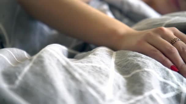 Young couple having nap concept, boyfriend and girlfriend sleep lovers enjoying sleeping on daytime lying in bed together, — Stock Video