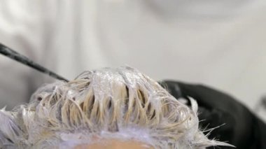 Saç boyama, yavaş hareket, kapatmak, sarışın